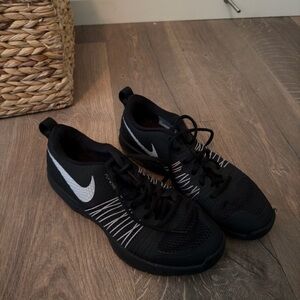 Nike Men's Black and White Athletic Shoes
